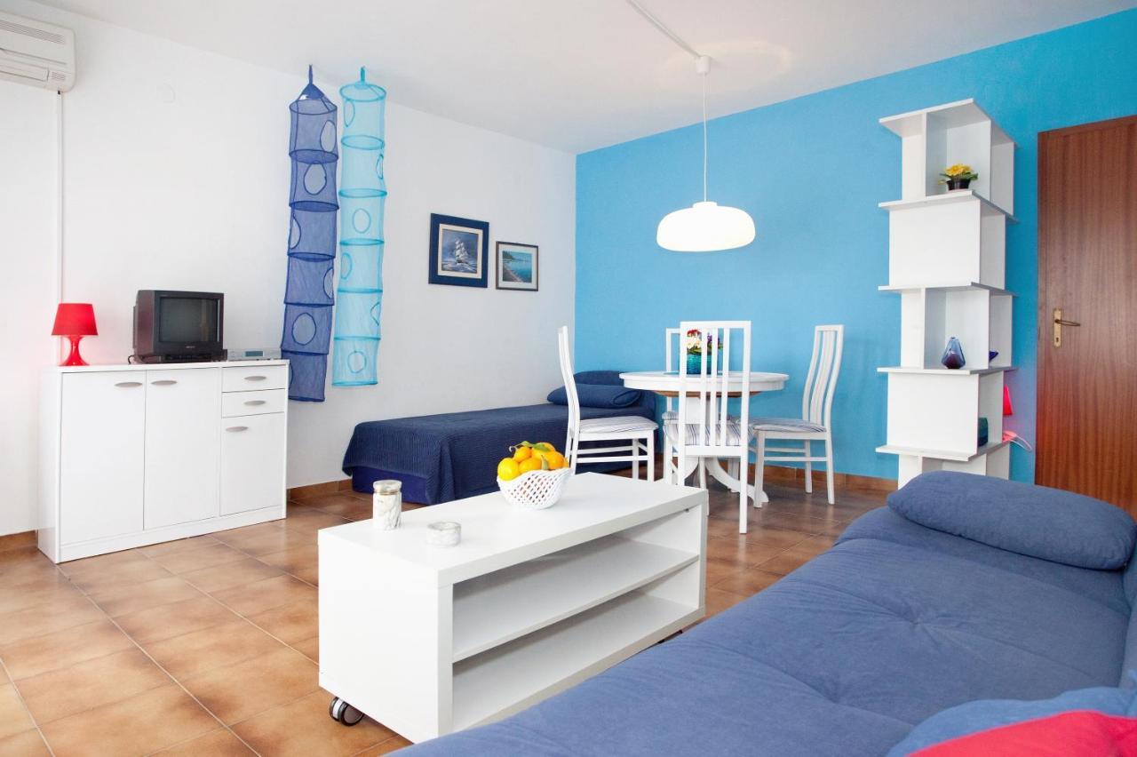 Apartments By The Sea Rastici, Ciovo - 2104 Trogir Exterior photo